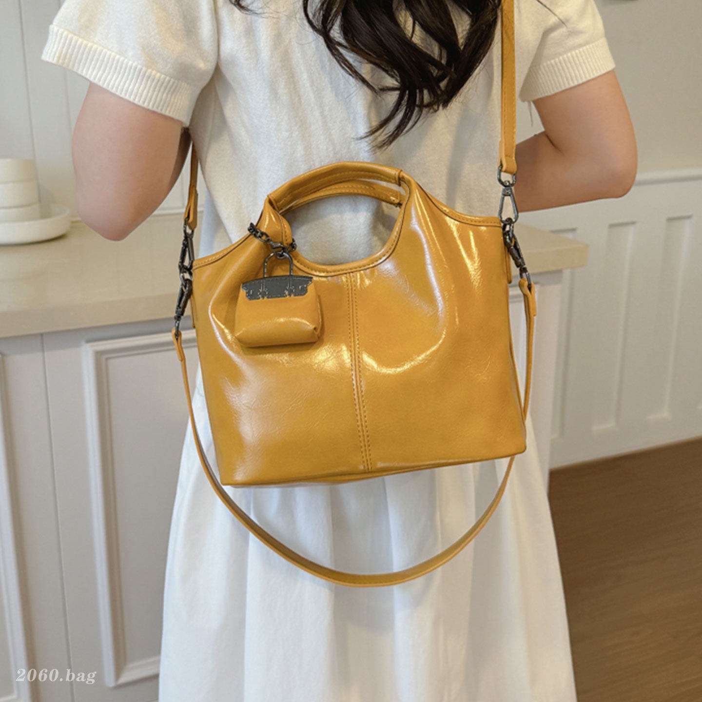 Nuevo balde de cera de piel de verano bolsa casual de aceite 2026 mochila de hombro de gran capacidad popular para mujeres