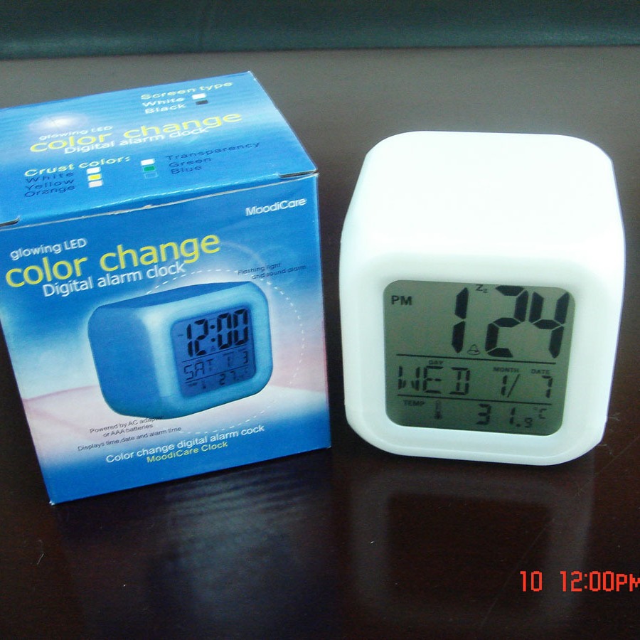 Reloj despertador LED multicolor, calendario perpetuo, reloj electrónico con cambio de color