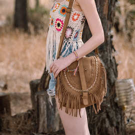 2025磨砂流苏包包女波西米亚单肩斜挎包大容量仿麂皮绒复古小众设