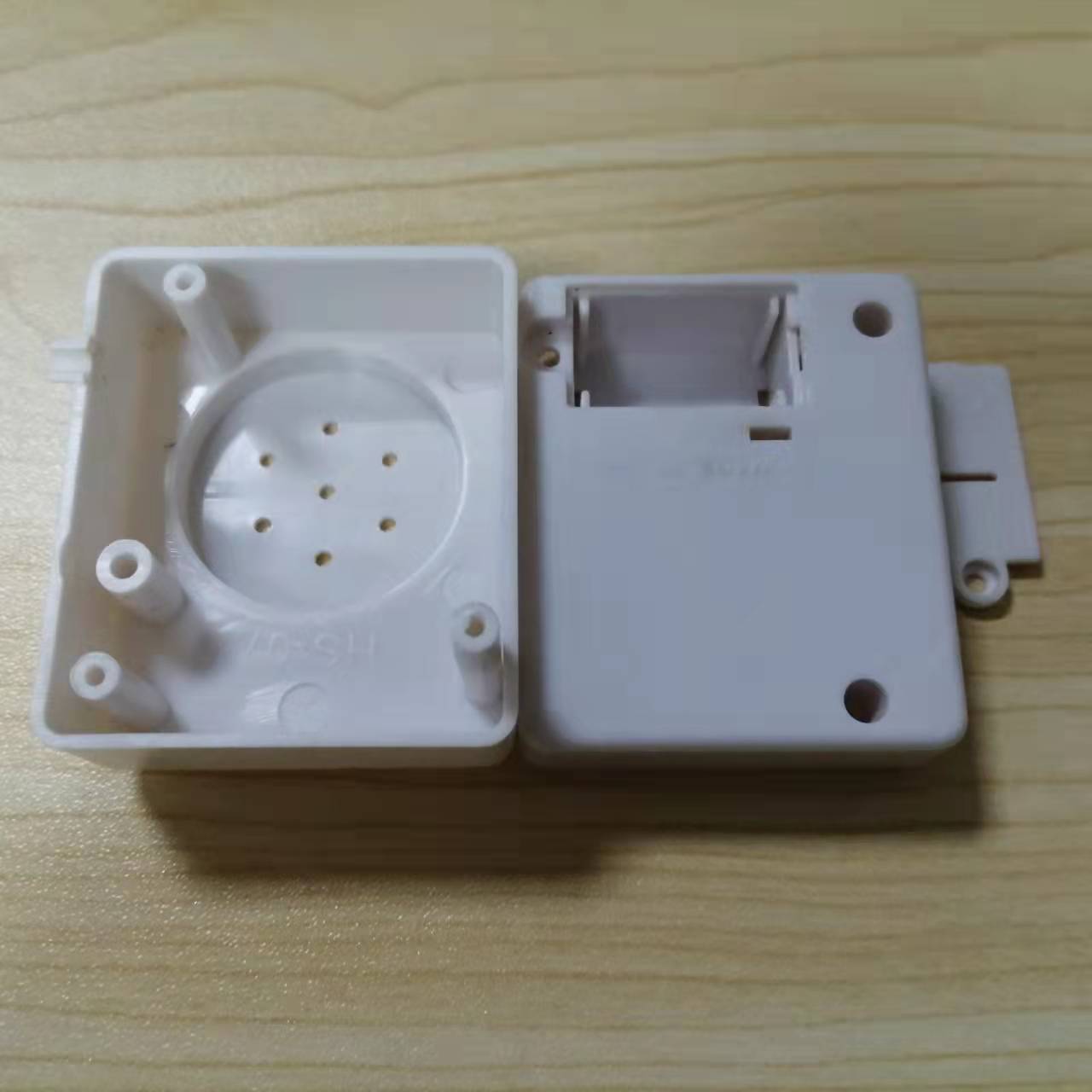 Toy accessories pull cord vibrating sound box shell white square pull cord vibrating music box toy mechanism shell