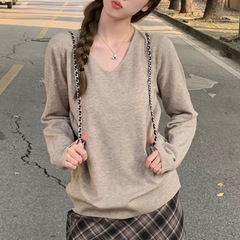 miu系燕麦色软糯v领针织打底衫女早秋慵懒风纯色内搭毛衣长袖上衣