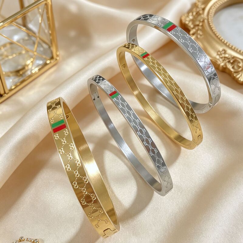 Popular fashion light luxury titanium steel bracelet, 18K gold plated, versatile titanium steel bracelet, cross-border high-end bracelet, factory goods