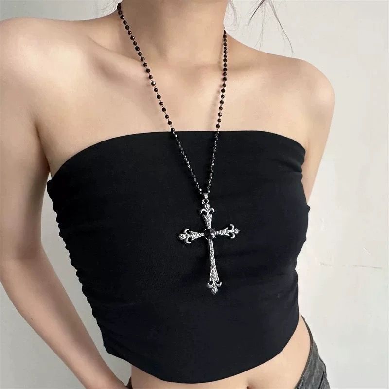 Collier croix gothique vintage pour femme, long collier à strass, style chic et tendance._voghion.com