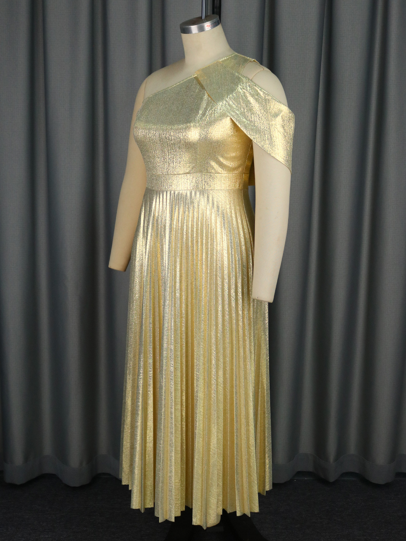 Elegante vestito da donna monospalla con gonna a pieghe da cerimonia_voghion.com