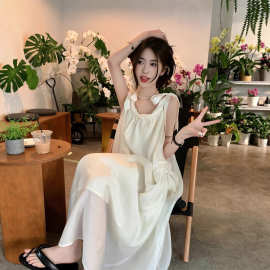 夏季甜美2024新款显瘦时尚温柔风米白色中长款吊带连衣裙女装chic