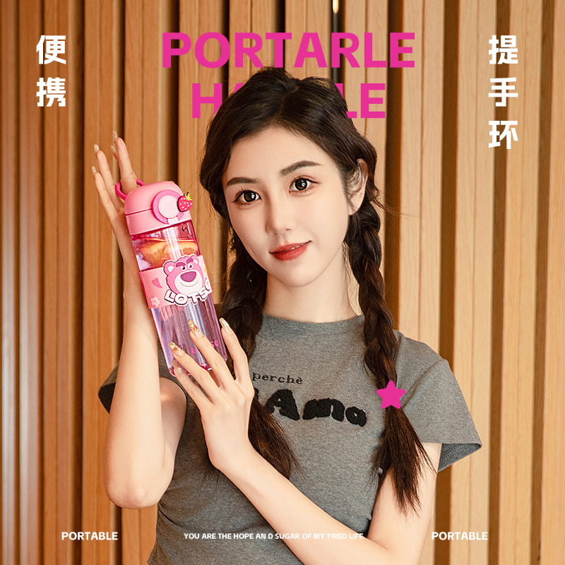 Botella de agua con diseño de personaje de dibujos animados transfronterizo con anillo de transporte, adhesivo 3D, diseño de alta calidad para estudiantes en la temporada de regreso a clases, vaso de agua de plástico Tritan para niños.