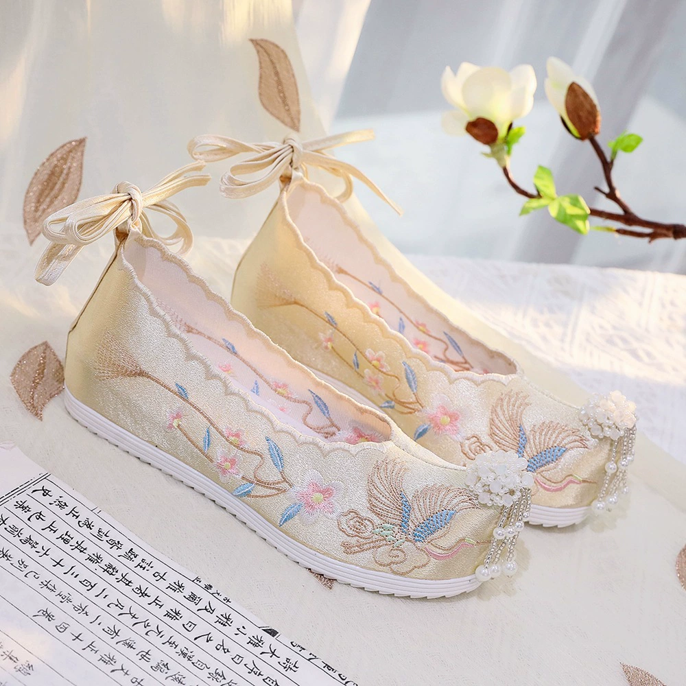 Обувь ханьфу с бусинами, женская Античная обувь на плоской подошве, увеличивающая внутреннюю высоту, старинная одежда, обувь из ткани старого Пекина, обувь с вышивкой, Студенческая обувь на мягкой подошве