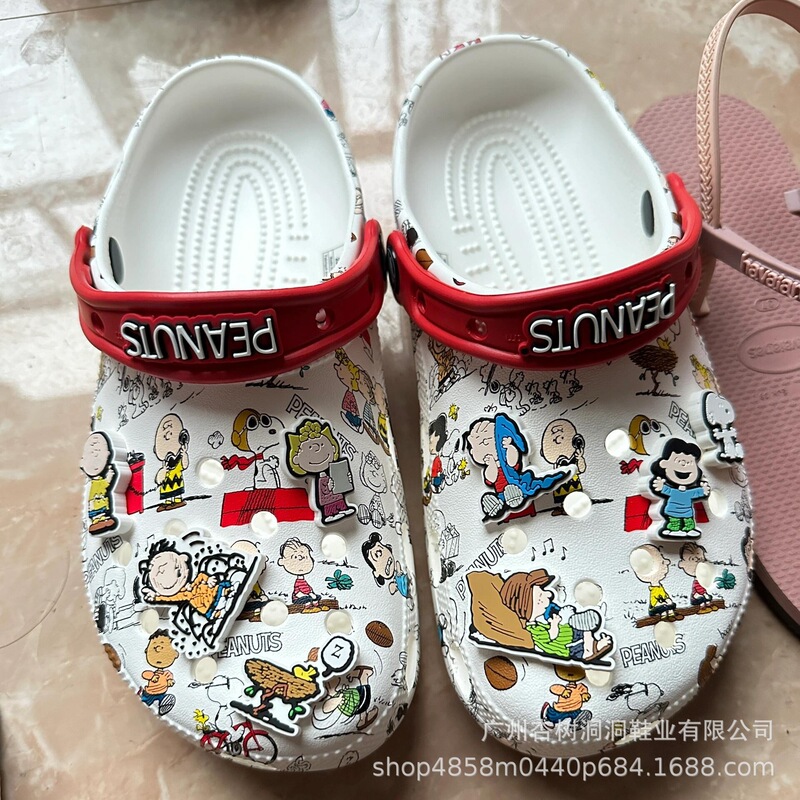 New Snoopy Parent-Child Cartoon Cute Clogs, Lightweight Beach Sandals, Non-Slip Breathable Fashionable Slippers