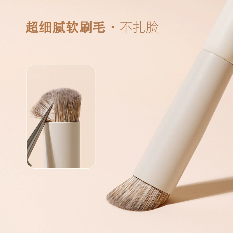 Кисточка для консильера (YC 270) серия Cloud Porcelain — плотно мягкие волокна, деревянная ручка, без следов нанесения