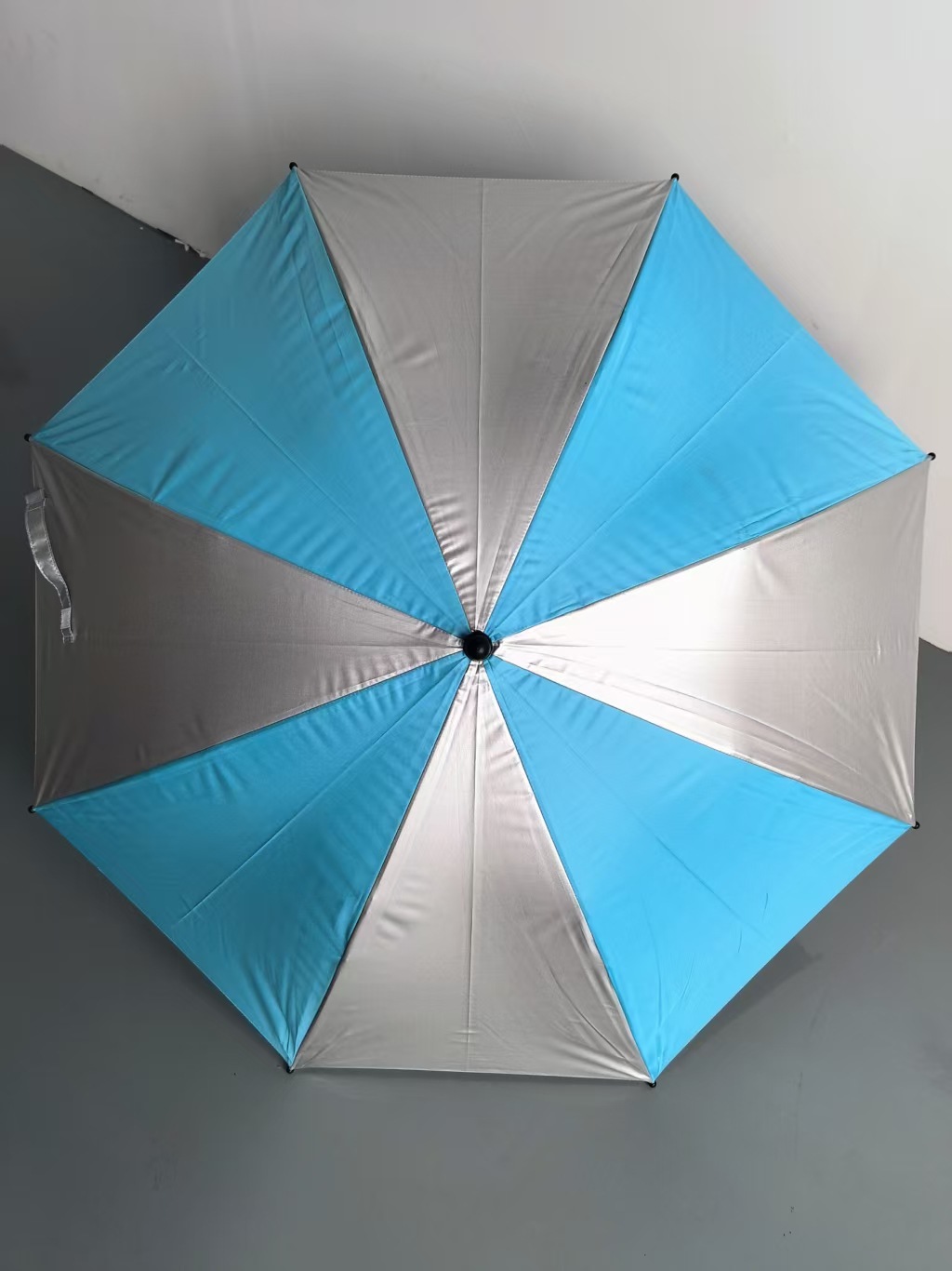 Sombrilla con Clip para Silla Giratoria 360 Grados de Aleación con Protección Solar UPF 50+ para Playa y Camping