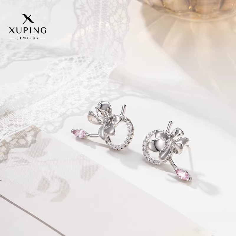 Xuping serie de flores de estilo colorido círculo geométrico pernos de aleación de cobre chapado blanco lujoso atmósfera ligera auriculares japoneses y coreanos