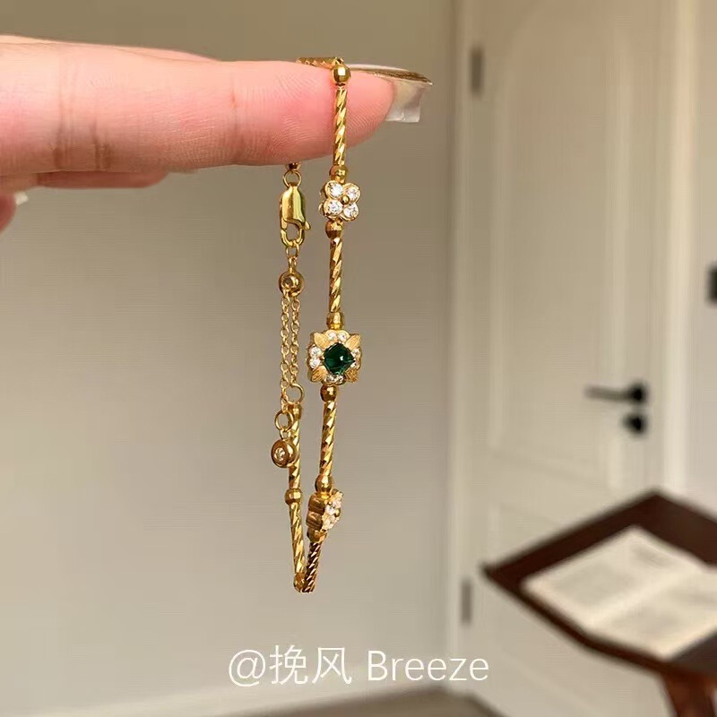 Whitening Emerald Diamond Brushed Four-Leaf Clover Soft Gold Twist Bracelet Women's Light Luxury Exquisite Bracelet Bracelet Palace Style