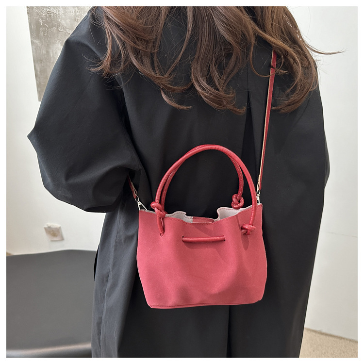 225g Weight Polyester Lining Material Sewing Thread Fashion Element Zipper, Magnetic Buckle Closure Type Top Handle Strap Type Handbag Bags Type Daily Occasion Pu Leather Material Solid Color Pattern All Seasons Season Women's Gender Classic Style Style Bucket Shape Medium Size Women's Medium Pu Leather Solid Color Classic Style Sewing Thread Bucket Zipper Magnetic Buckle Handbag 6