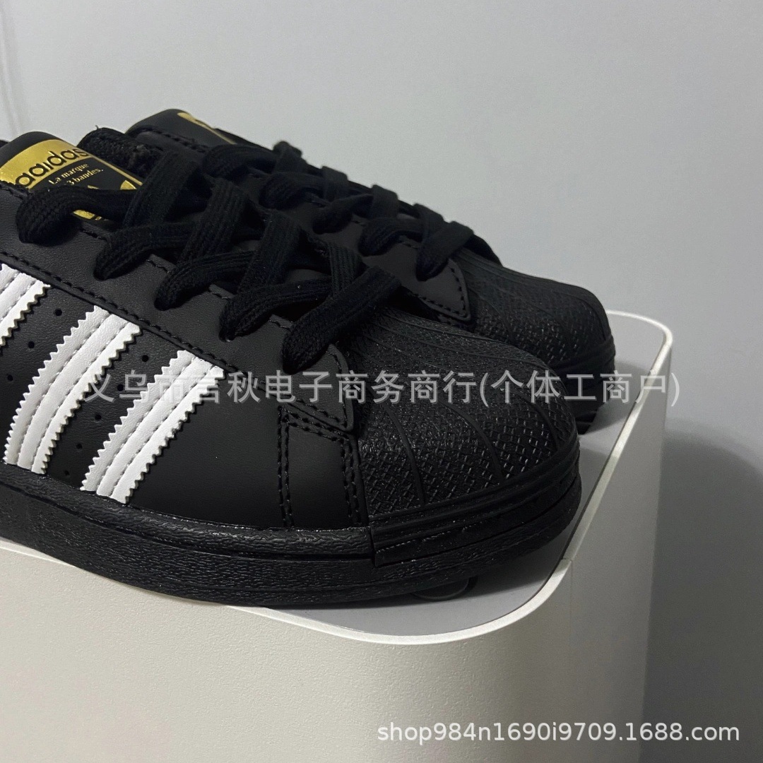 SUPERSTAR shell toe trendy low-top sneakers for men and women, classic black and white with gold logo, durable, lightweight, and casual
