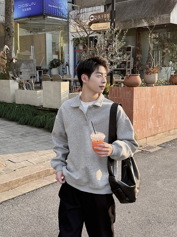 Gray Sweatshirt with Lapel Collar, 2025 New Autumn and Winter Style, Loose and Versatile Casual Polo Shirt, Pullover Top, Simple Long-Sleeve Design Gray Sweatshirt with Lapel Collar, 2025 New Autumn and Winter Style, Loose and Versatile Casual Polo Shirt, Pullover Top, Simple Long-Sleeve Design