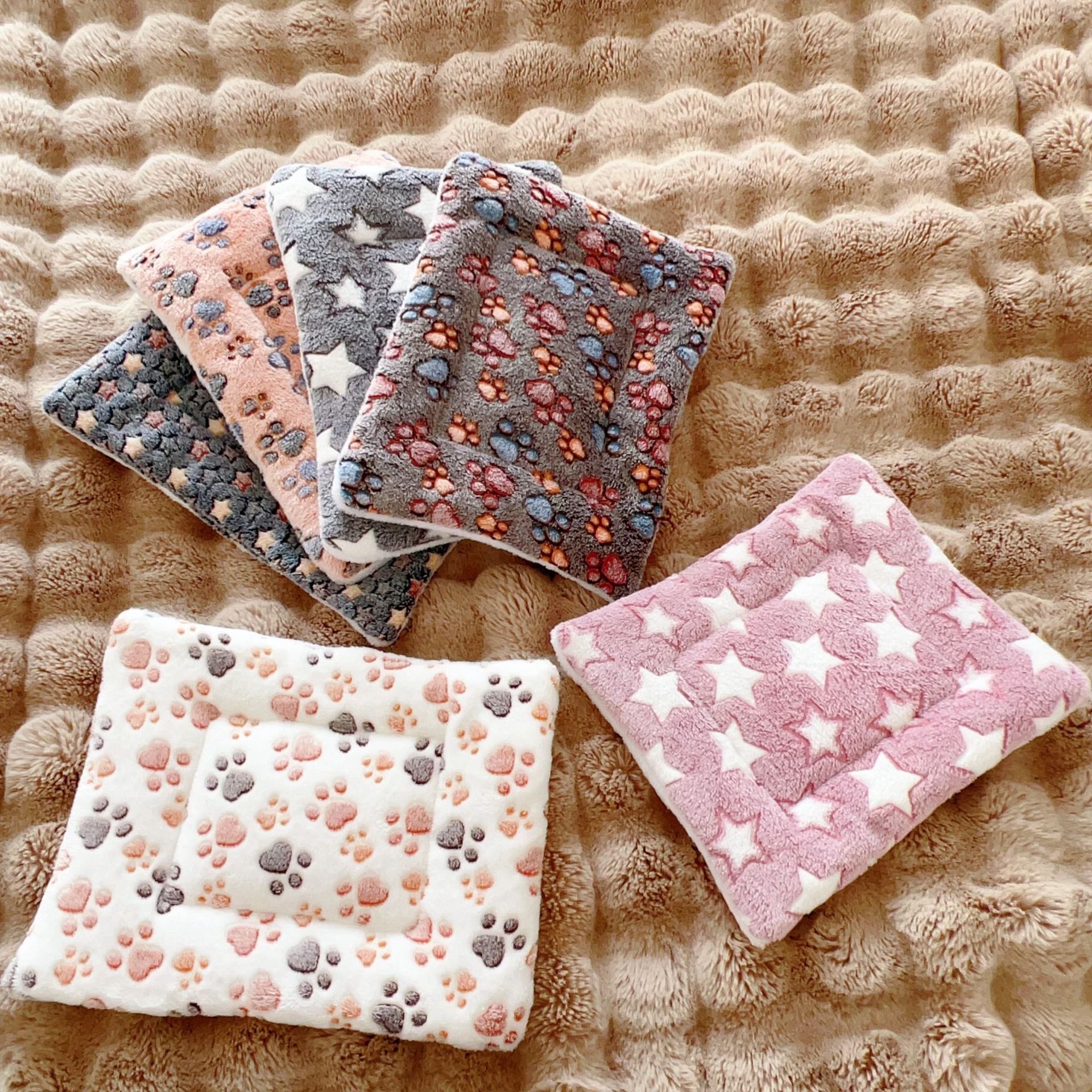 Cojín transfronterizo para mascotas, tapete de franela gruesa, tapete de gato de felpa suave, tapete de invierno para perrera al por mayor