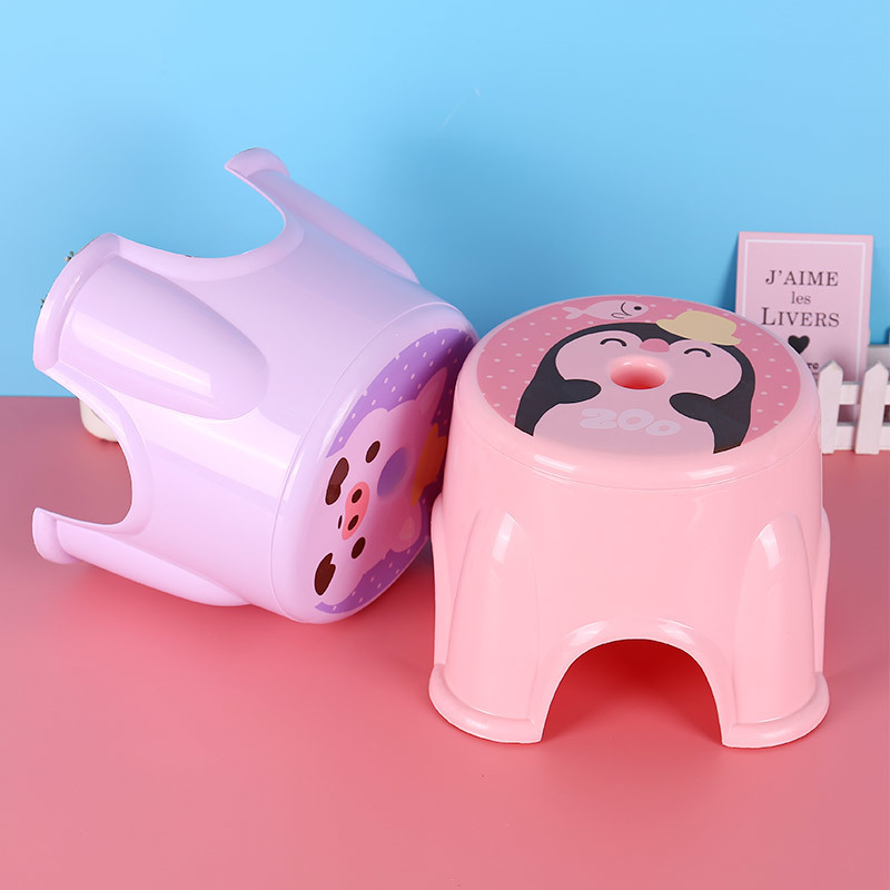 Taburete pequeño grueso de dibujos animados para niños, banco antideslizante de plástico, mesa de centro para adultos domésticos, taburete, baño de pedal, taburete bajo para bebés