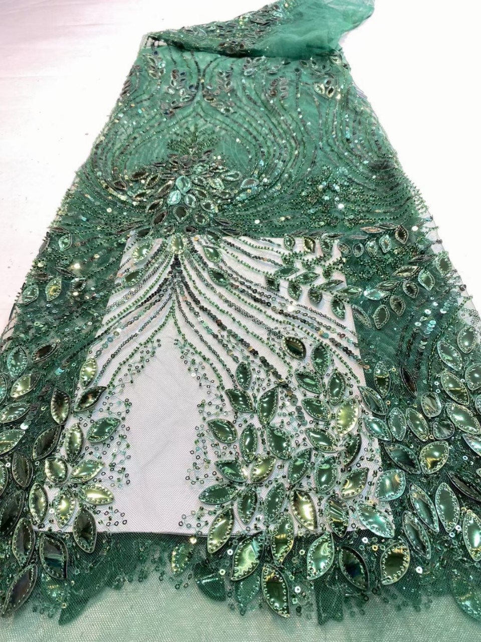 Púrpura negro oro láser pieza de tubo de cuentas bordado de alta definición ropa de rendimiento moda estilo étnico tela de bordado de lentejuelas pieza de tela láser