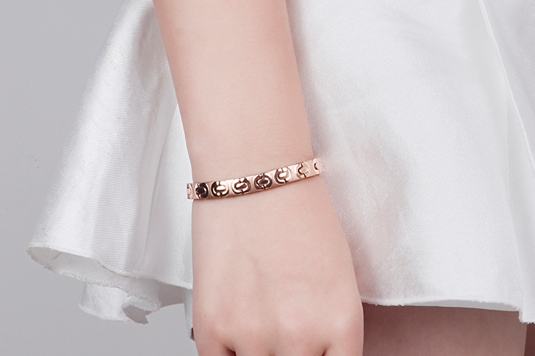 Fashion Geometric Titanium Steel Rose Gold Plated No Inlaid Bracelets In Bulk display picture 6
