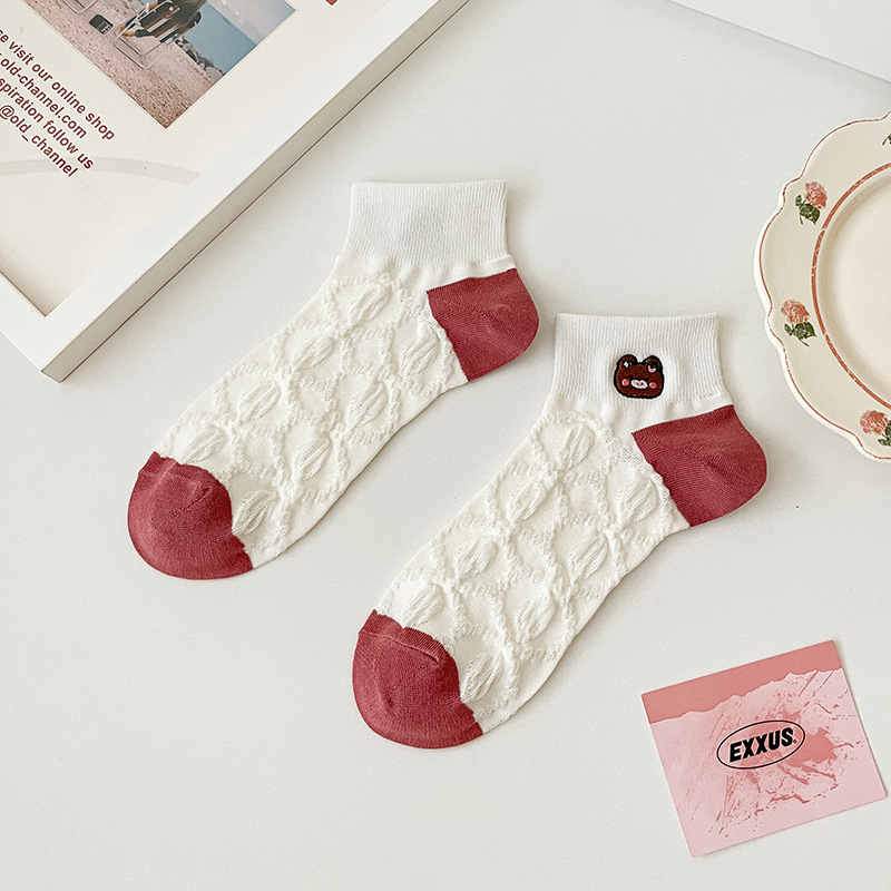 Calcetines mujer color sólido algodón primavera y verano calcetines de barco finos tubo corto bordado animales pequeños calcetines Zhuji al por mayor
