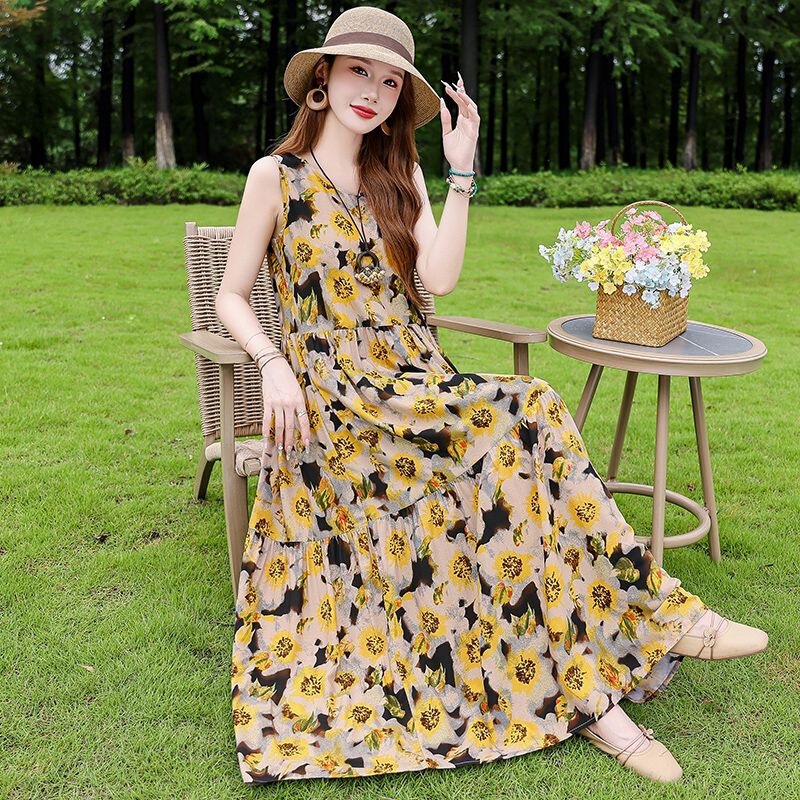 Black Sleeveless A-Line Dress Made of Rayon, Suitable for Wearing Outside as a Nightgown, for Young and Beautiful People, High-Quality Long Style