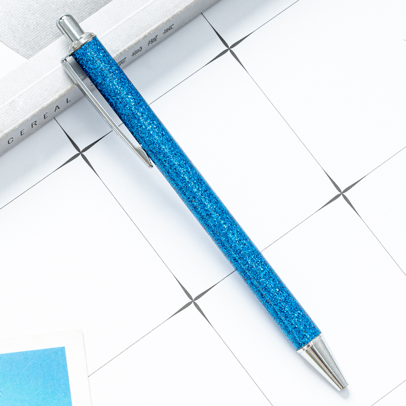 Presione el bolígrafo de aceite de metal creativo polvo de oro sequinado logotipo de impresión de regalos bolígrafo multicolor al por mayor