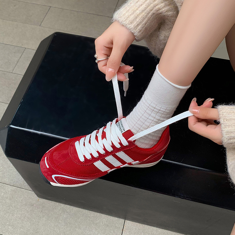 Giày sneaker nữ đế dày phong cách retro cổ điển, tăng chiều cao nhẹ, thoáng khí — xanh lam, màu đỏ