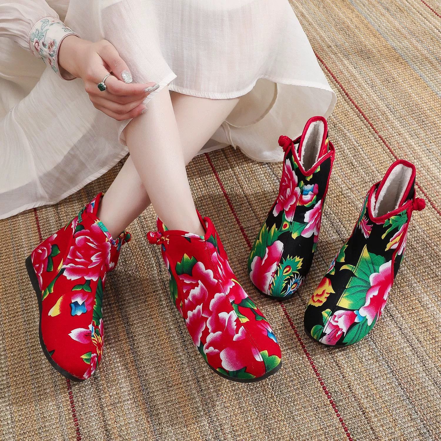 Старая пекинская хлопчатобумажная обувь осенью и зимой плюс бархатная толстая цветочная обувь теплая обувь
