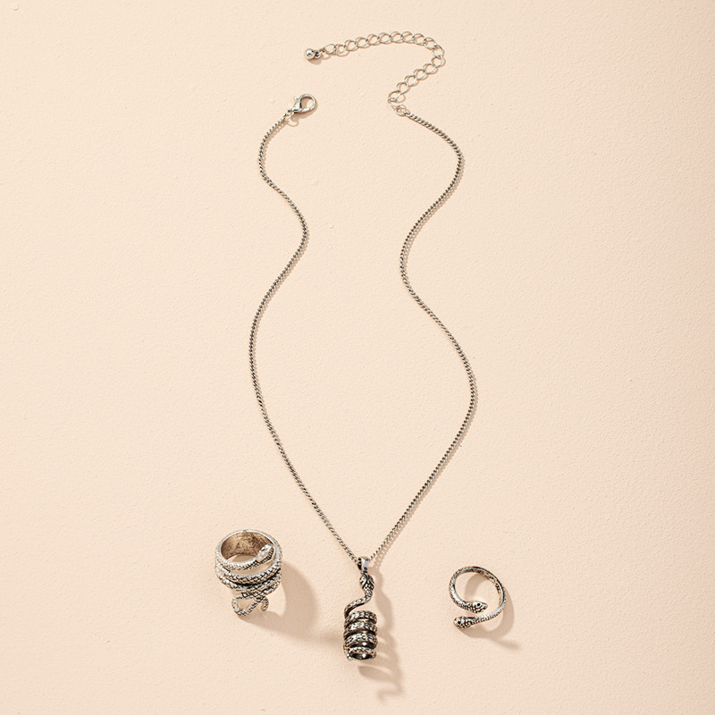 Retro Snake Shape Pendant Necklace display picture 5