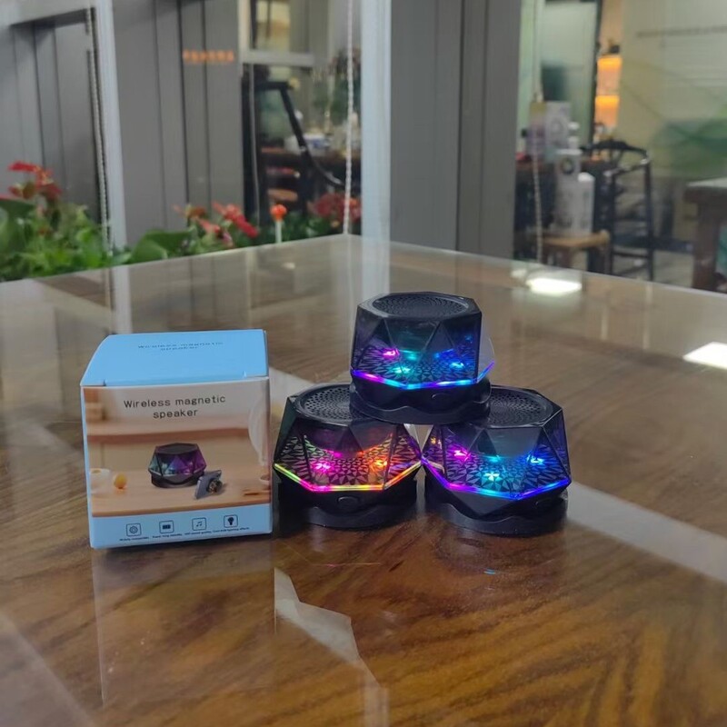 雰囲気照明付きワイヤレス携帯電話ホルダー、磁気式Bluetoothスピーカー、家庭用サブウーファースピーカー、デスクトップステレオ|undefined