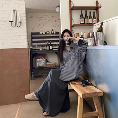 怠惰な風のレトロなストライプの長袖のシャツのコートの婦人服の早秋のデザイン感の小さい大衆のシャツのカーディガンのカジュアルな上着