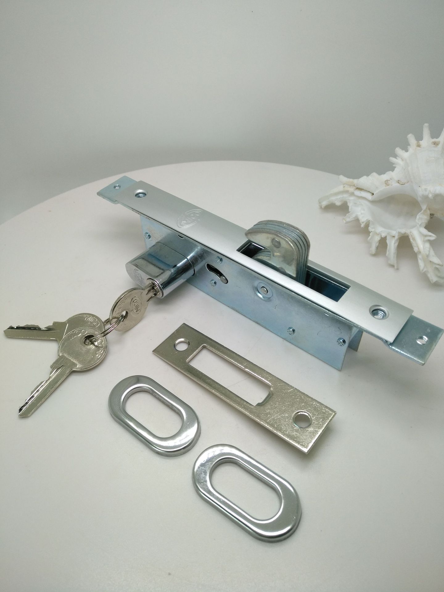 Puerta de aleación de aluminio del sur de China y cerradura de ventana puerta de vidrio cerradura de piso empuje cerradura de la puerta ventilador alto 41055 tipo cerradura de la puerta cerradura antirrobo