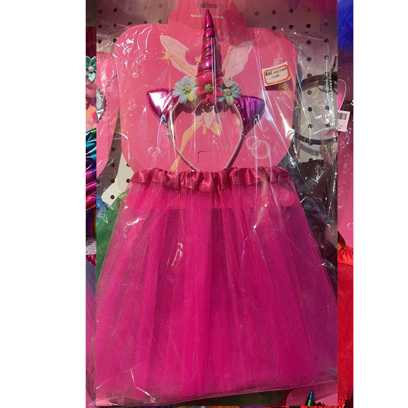 玫红色裙子加头扣