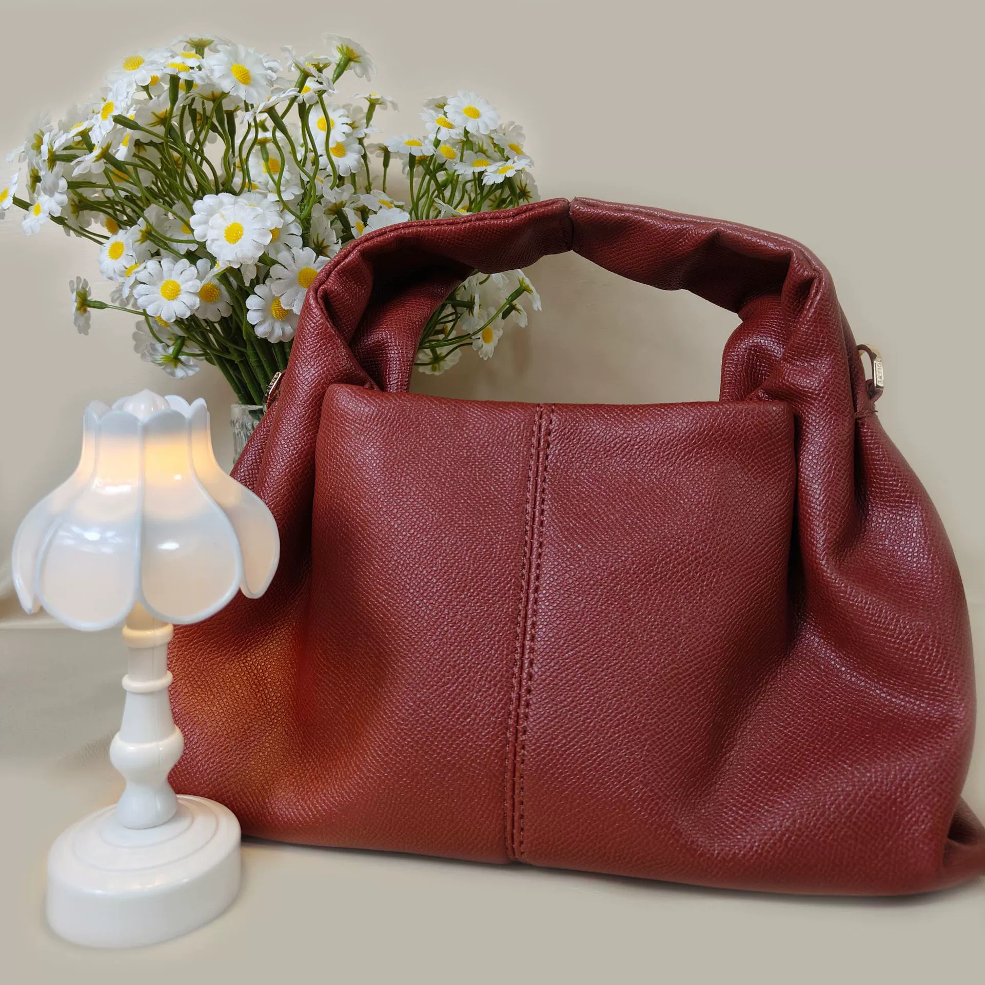 Universal retro one-shoulder bag