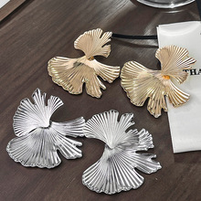 欧美跨境个性夸张金属风银杏叶耳环女小众时尚高级感褶皱树叶耳饰