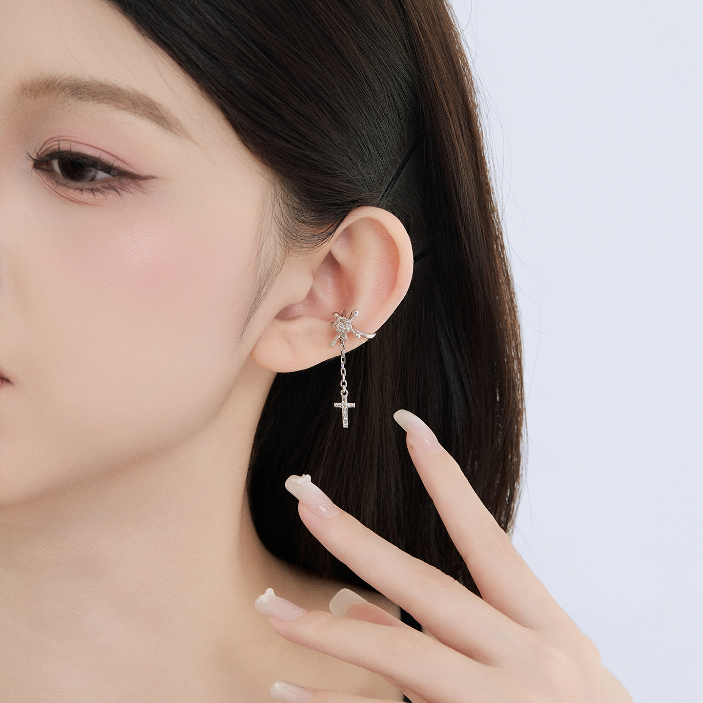 Xuping dulce y fresco viento de una sola oreja hueso clips sin agujeros de oreja se puede usar aleación de cobre cruz bordilla rosa clips de orejas al por mayor