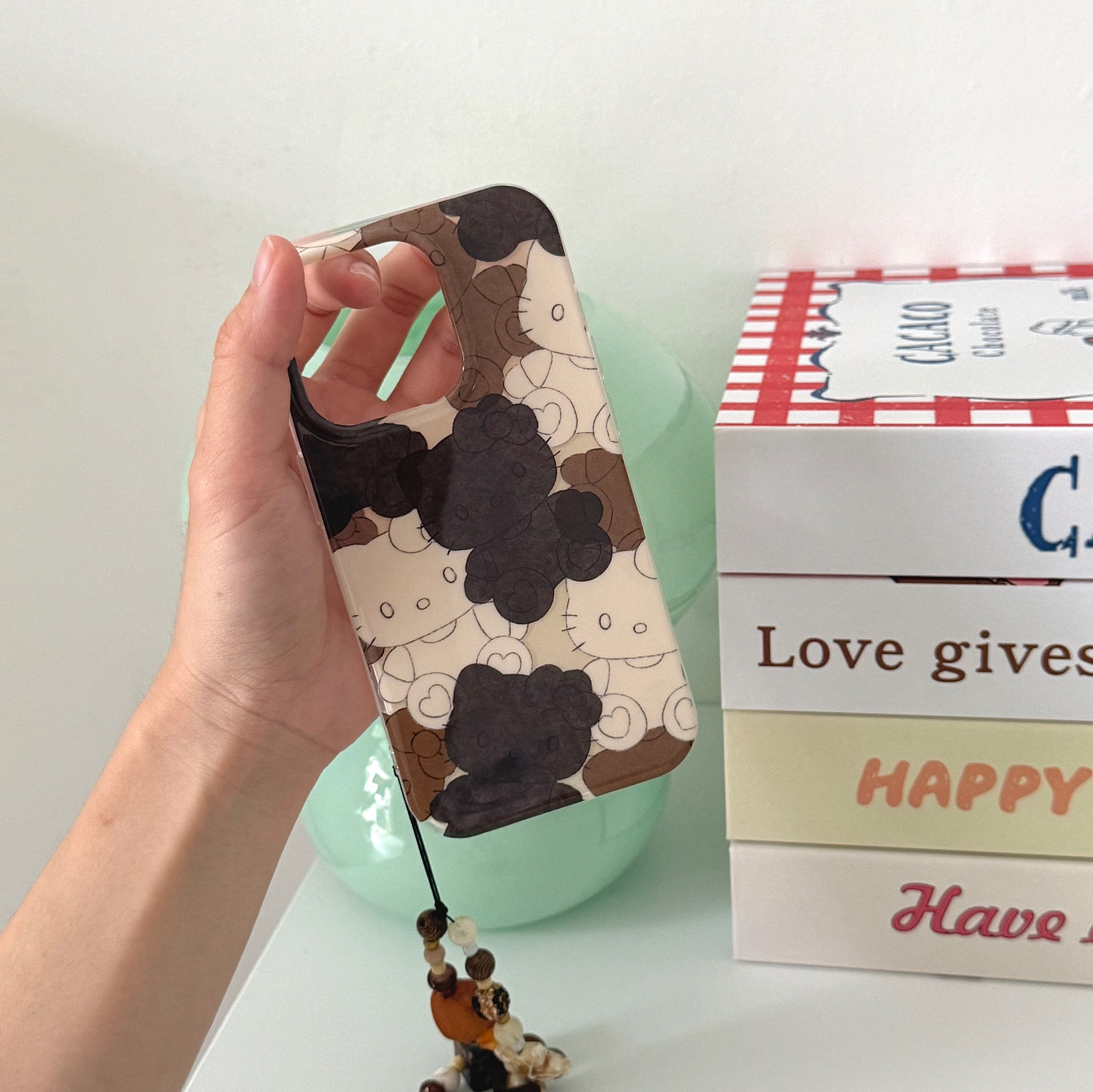 Divertida galleta de dibujos animados KT gato para Apple 16ProMax funda para teléfono móvil 15Pro nicho 14/13 cadena 15PM