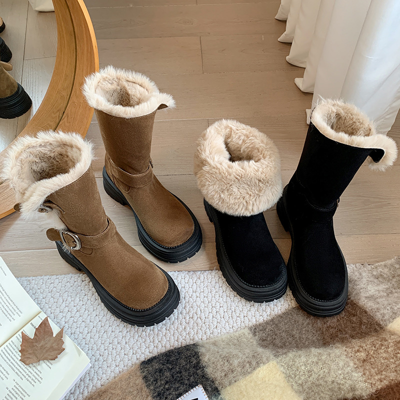 Boot nữ đế dày khóa kim loại da lộn, kiểu hai lớp gấp, lót bông giữ ấm, cổ ngắn — màu đen