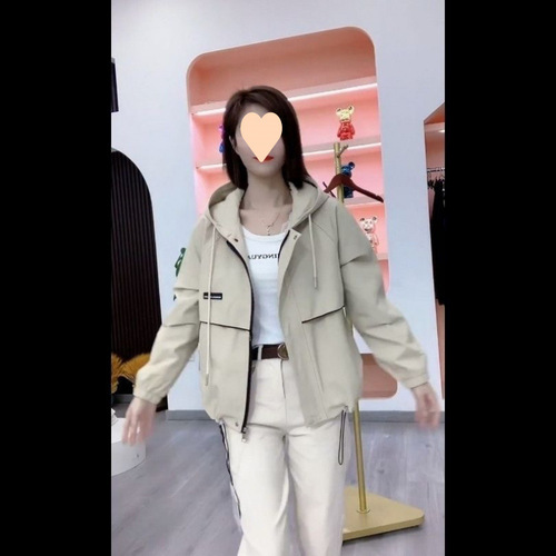 Ladies' spring and autumn outerwear, stylish top for outdoor wear, casual and trendy short denim jacket for petite figures