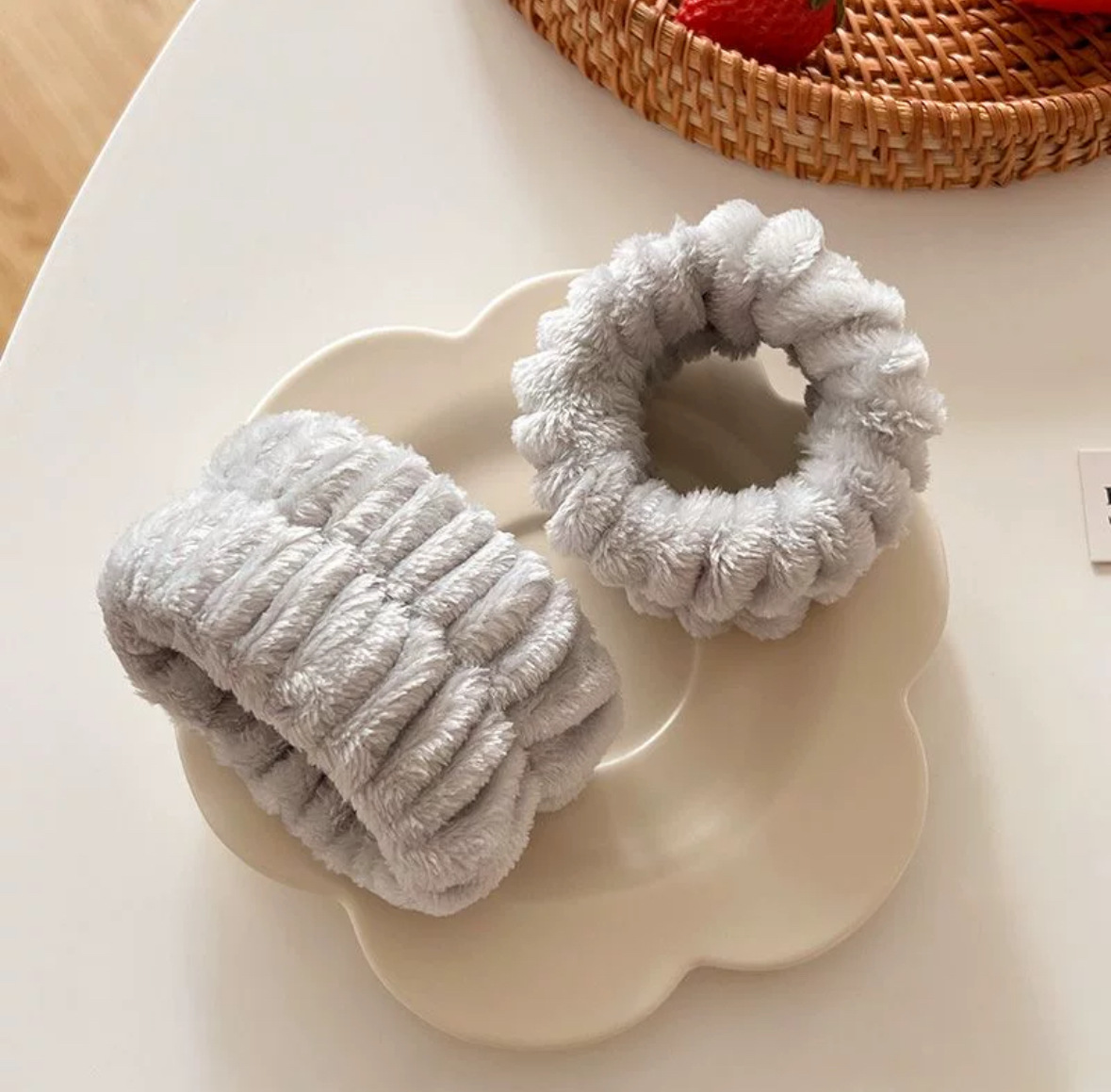 Серый ремешок на запястье (2 шт.)