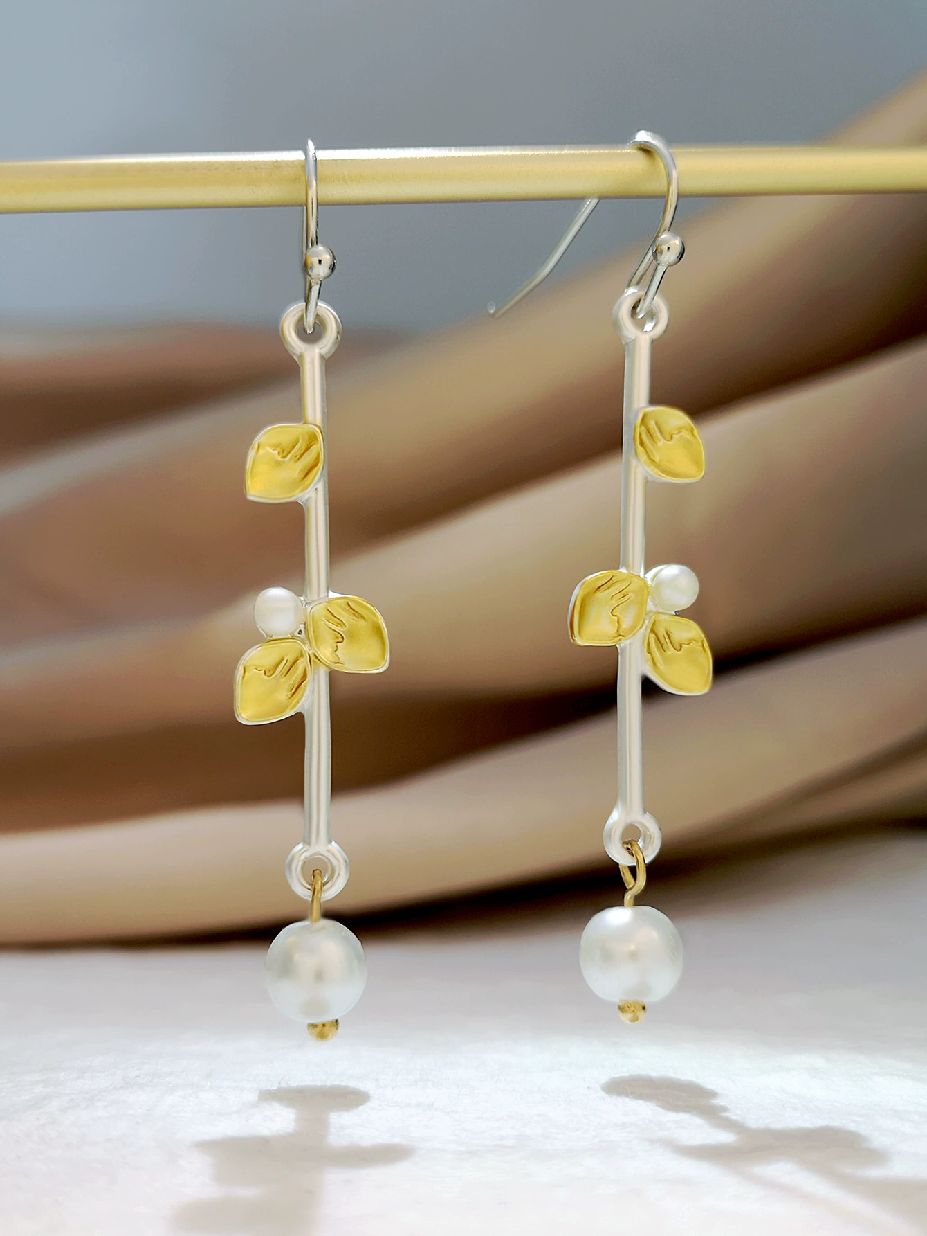 荣钰 Fashionable brand earrings from pearl, light luxury style, European style, wholesale
