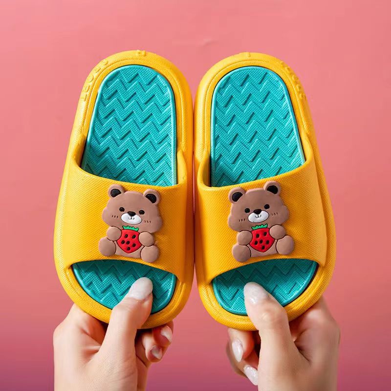 踩屎感草莓熊儿童拖鞋男户外可爱小孩中童大童防滑家用室内凉拖鞋|ms
