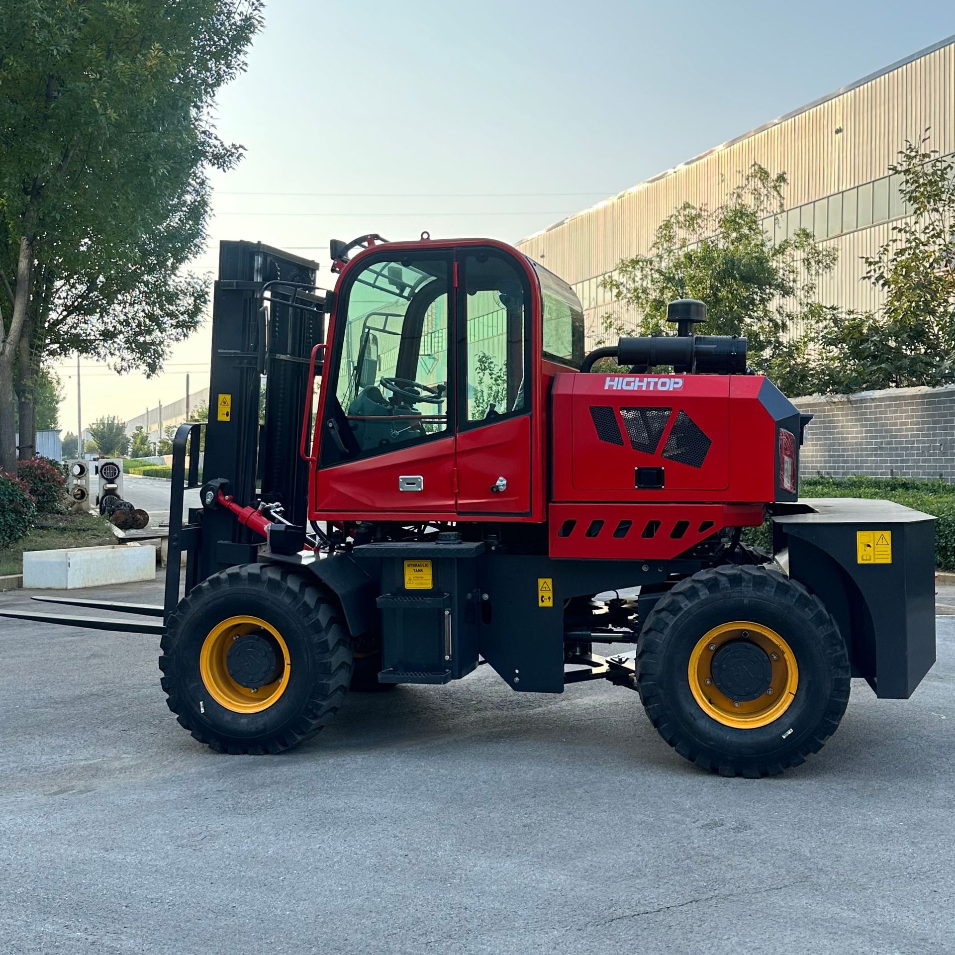 3.5吨铰接式越野叉车 四驱轮式多功能装载机可更换铲斗/抓叉/报夹