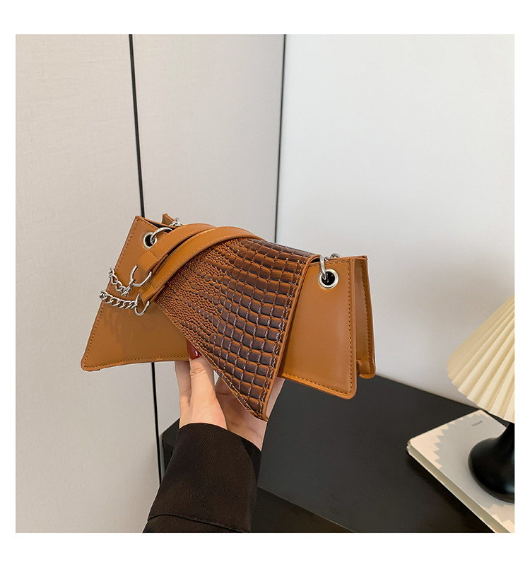 Decoración de cinturón bolso de patrón de cocodrilo femenino 2024 nuevo diseño de nicho de moda moda chica caliente bolso femenino cadena bolso de forma especial