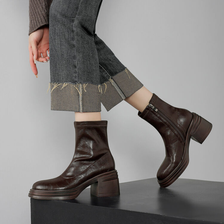 高さ6.5cmの高さと太さと弾力性のあるやせた靴2024秋の新型後ファスナーのショートブーツの柔らかい底