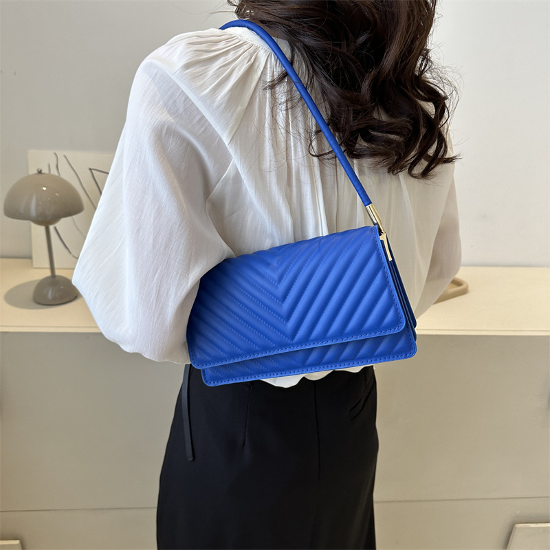 Winter fashionable retro trend one-shoulder bag