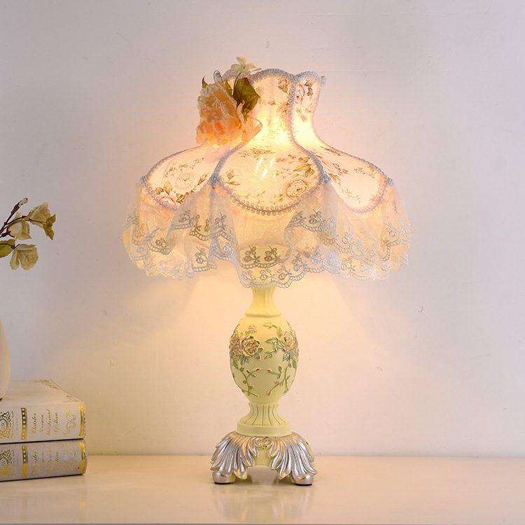 Factory direct European table lamp bedroom bedside lamp Princess creative Korean wedding room lamp cute lace wedding gift