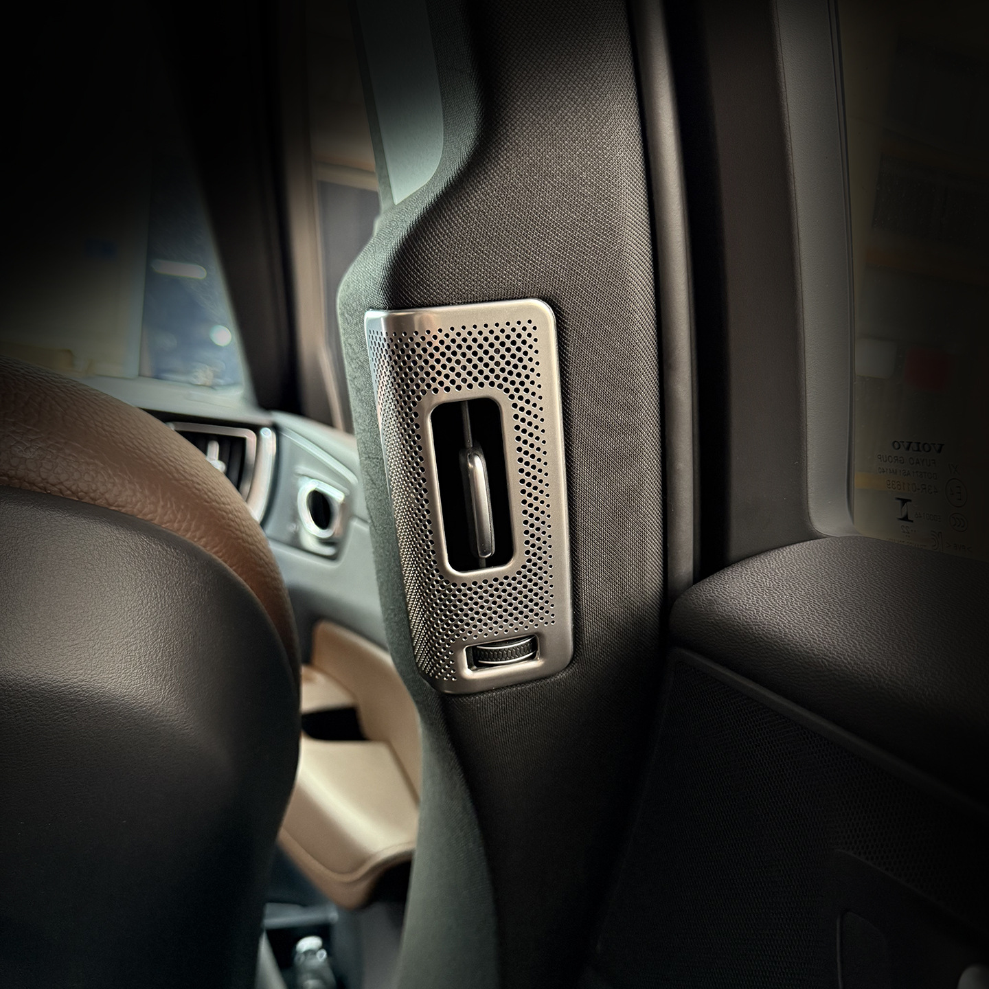 Suitable for Volvo Xc60Xc90S90V90 Center Column Air Outlet Protective Cover B-Pillar Dust Cover Decorative Sticker on Both Sides