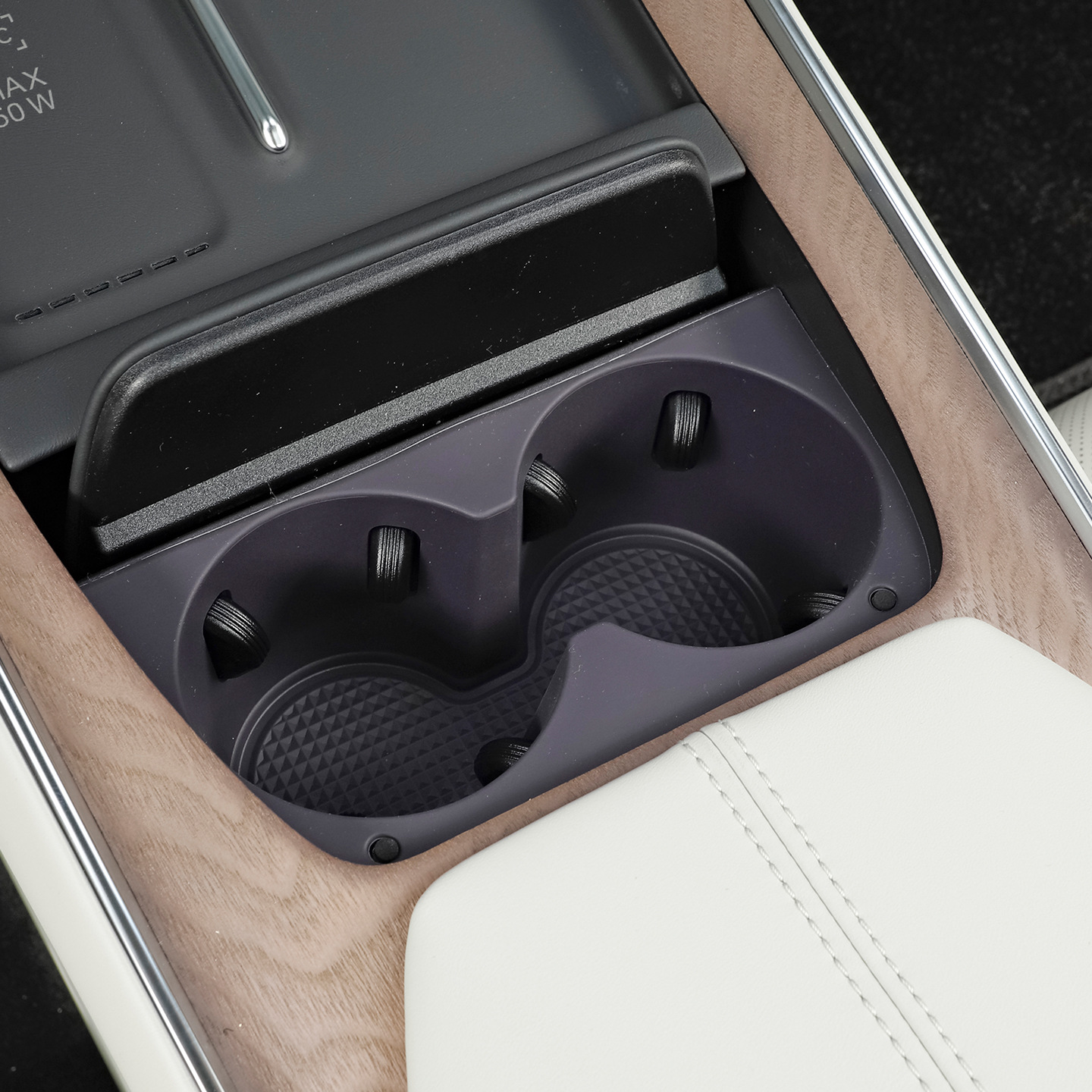 Toyota Platinum 7 Central Control Wireless Charging Silicone Mat, Water Cup Anti-Slip Protective Mat, Car Accessories and Modification Parts Collection