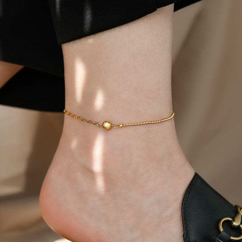 Moda nueva pequeña cadena de empalme de perlas de oro 18K oro titanio acero tobillas de diseño ligero de lujo para mujeres no se desvanecen
